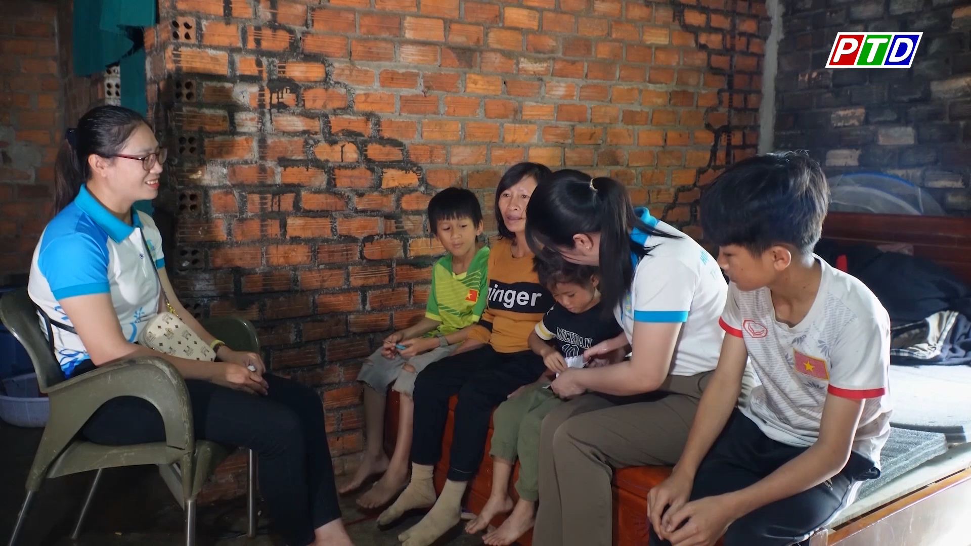 Phụ nữ thị trấn Đức An đồng hành cùng trẻ em nghèo
